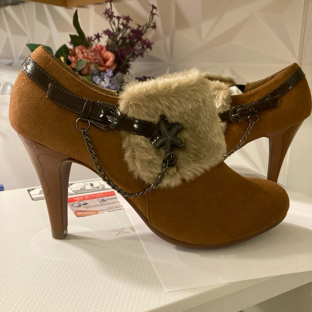 Faux Suede & Fur Camel/Brown Booties Heels Sz 8